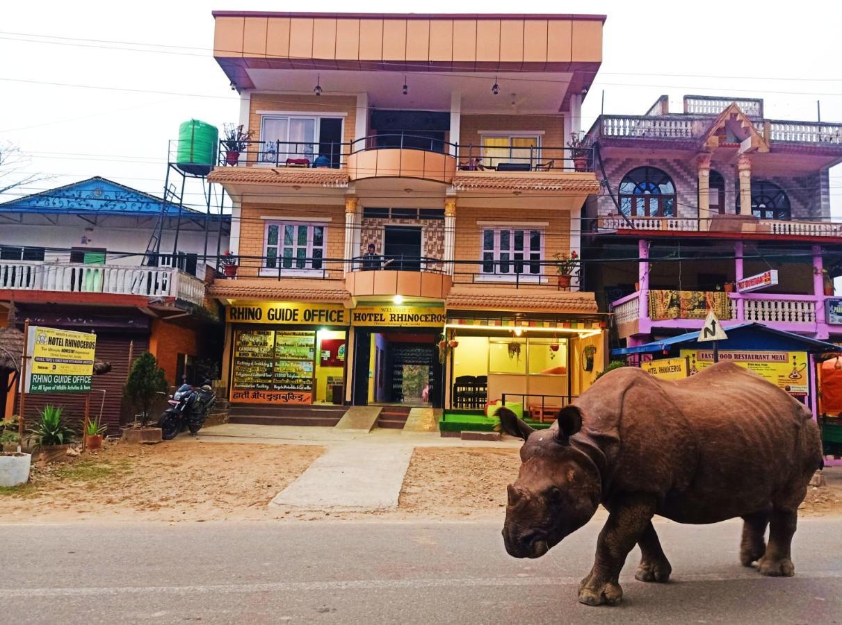 Hotel Rhinoceros-Homestay Sauraha Bagian luar foto