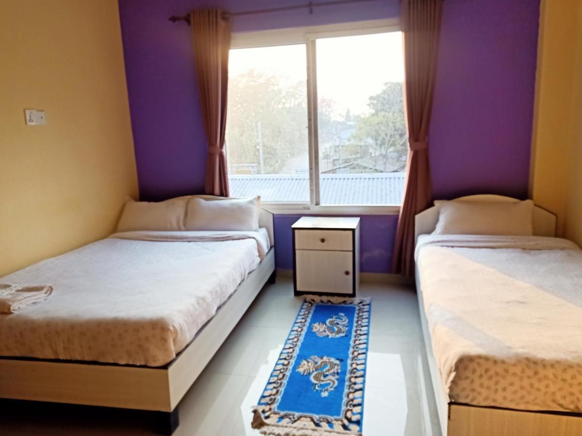 Hotel Rhinoceros-Homestay Sauraha Bagian luar foto