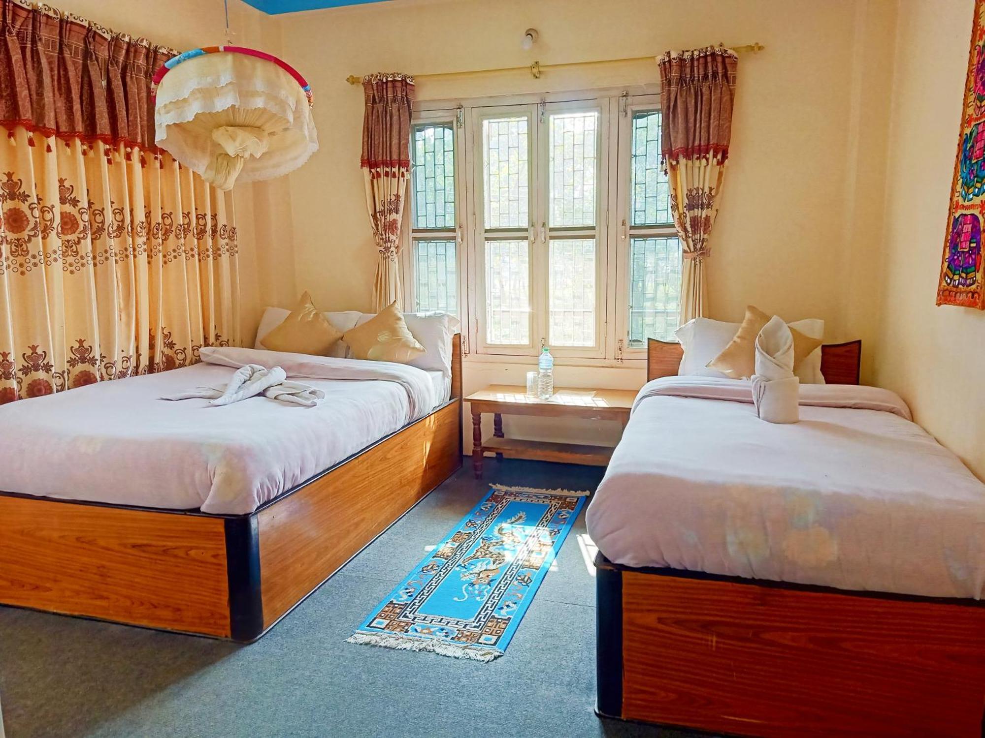 Hotel Rhinoceros-Homestay Sauraha Bagian luar foto