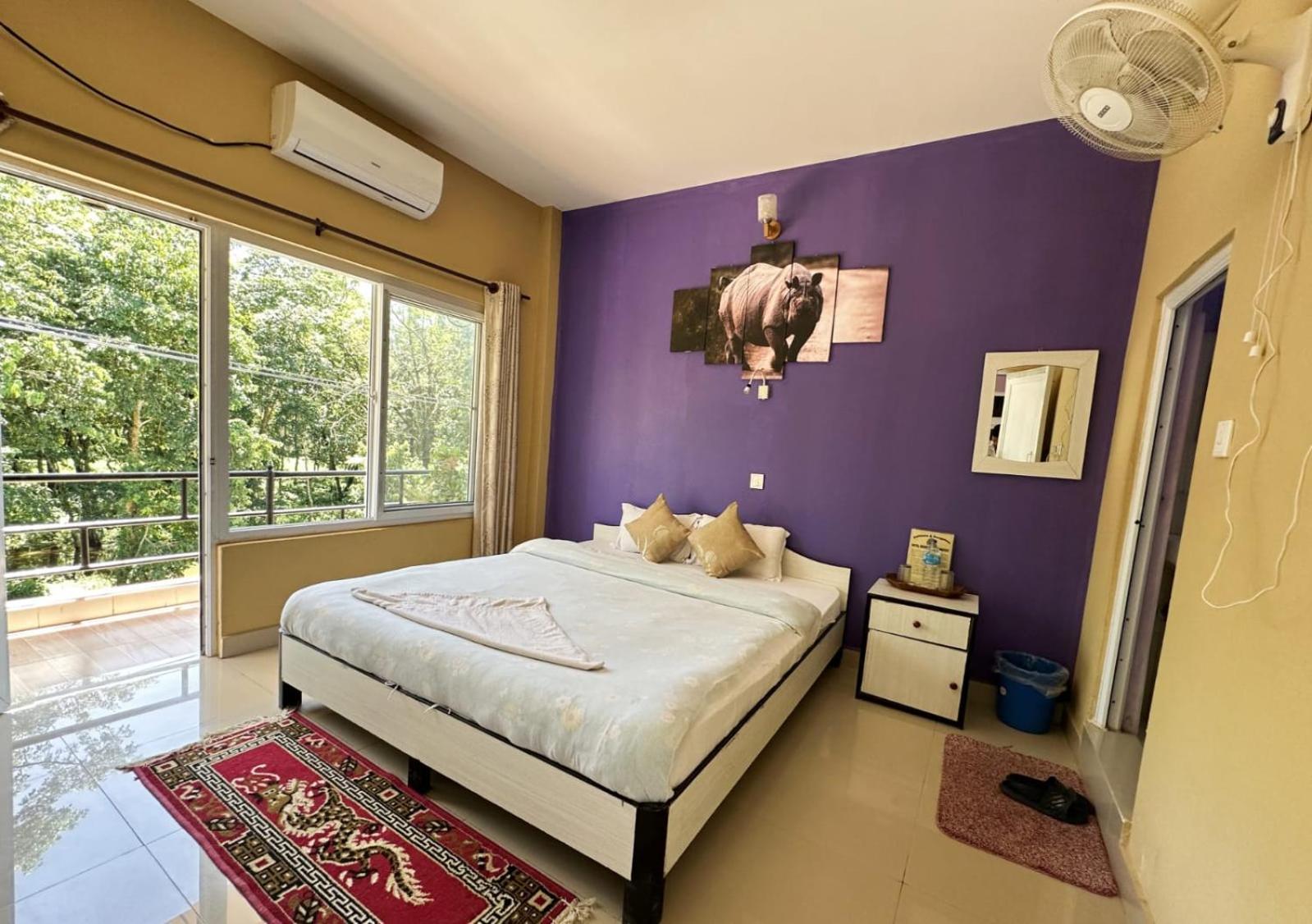 Hotel Rhinoceros-Homestay Sauraha Bagian luar foto